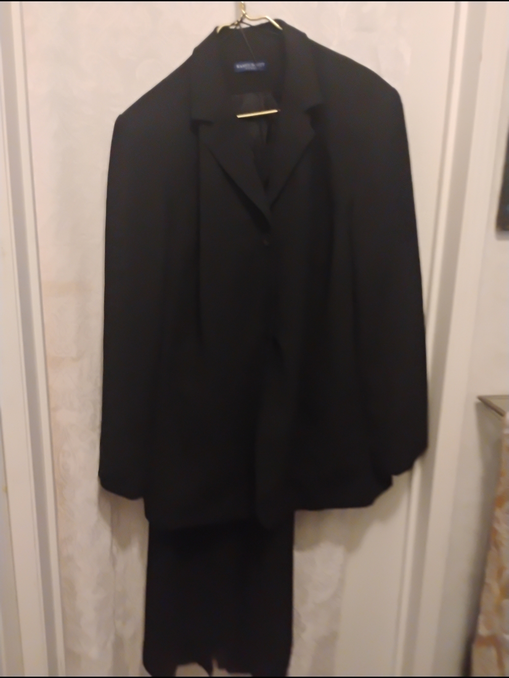 Classic Women's Black 2 Piece Suite.